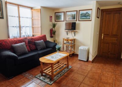 Zona salón del apartamento 1 de los Apartamentos rurales Villa Garcia. Turismo en Asturias